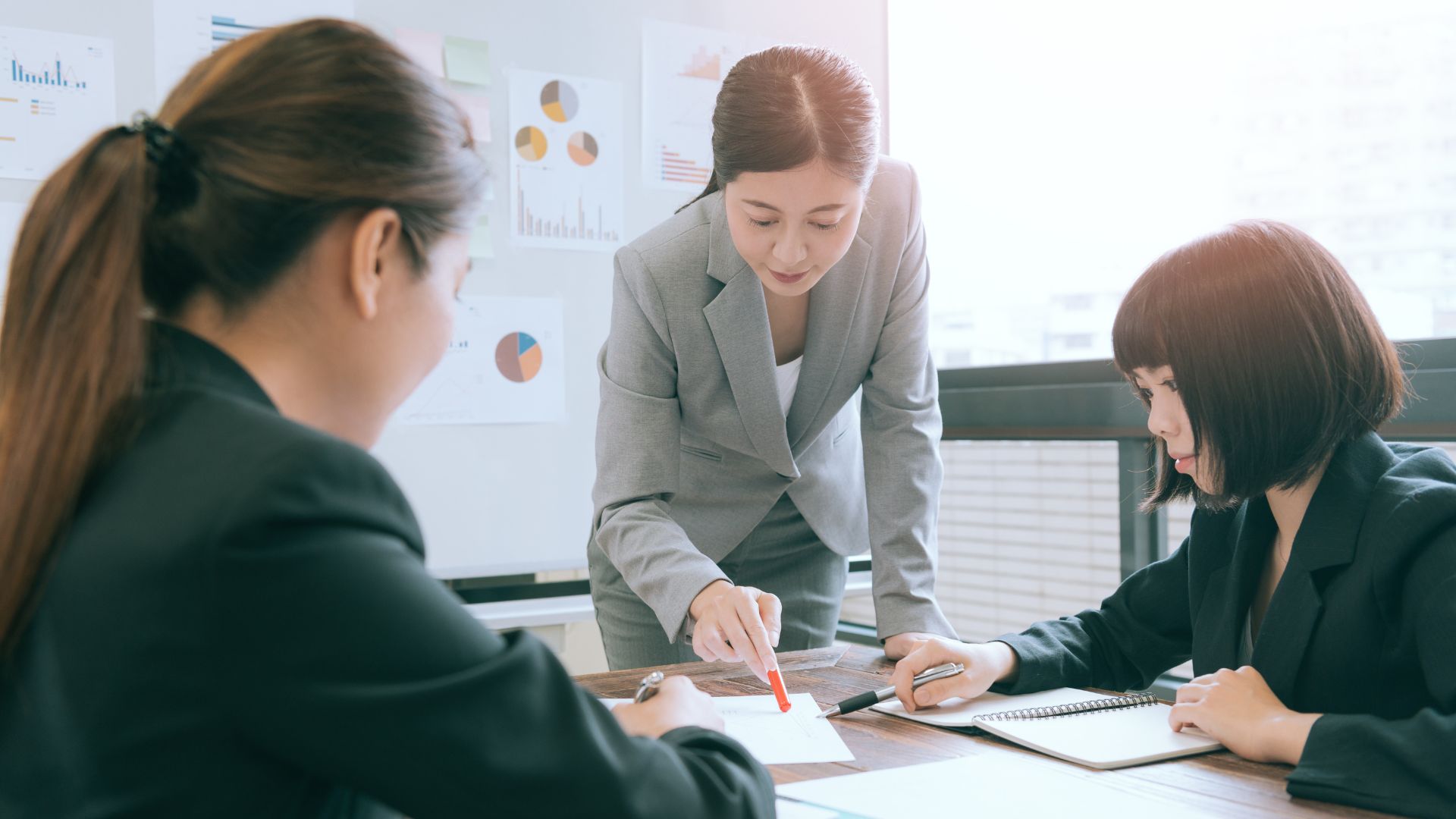 業務改善に取り組むチーム